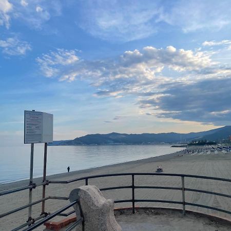 Due Passi Dal Mare Hotel Savona Exterior photo