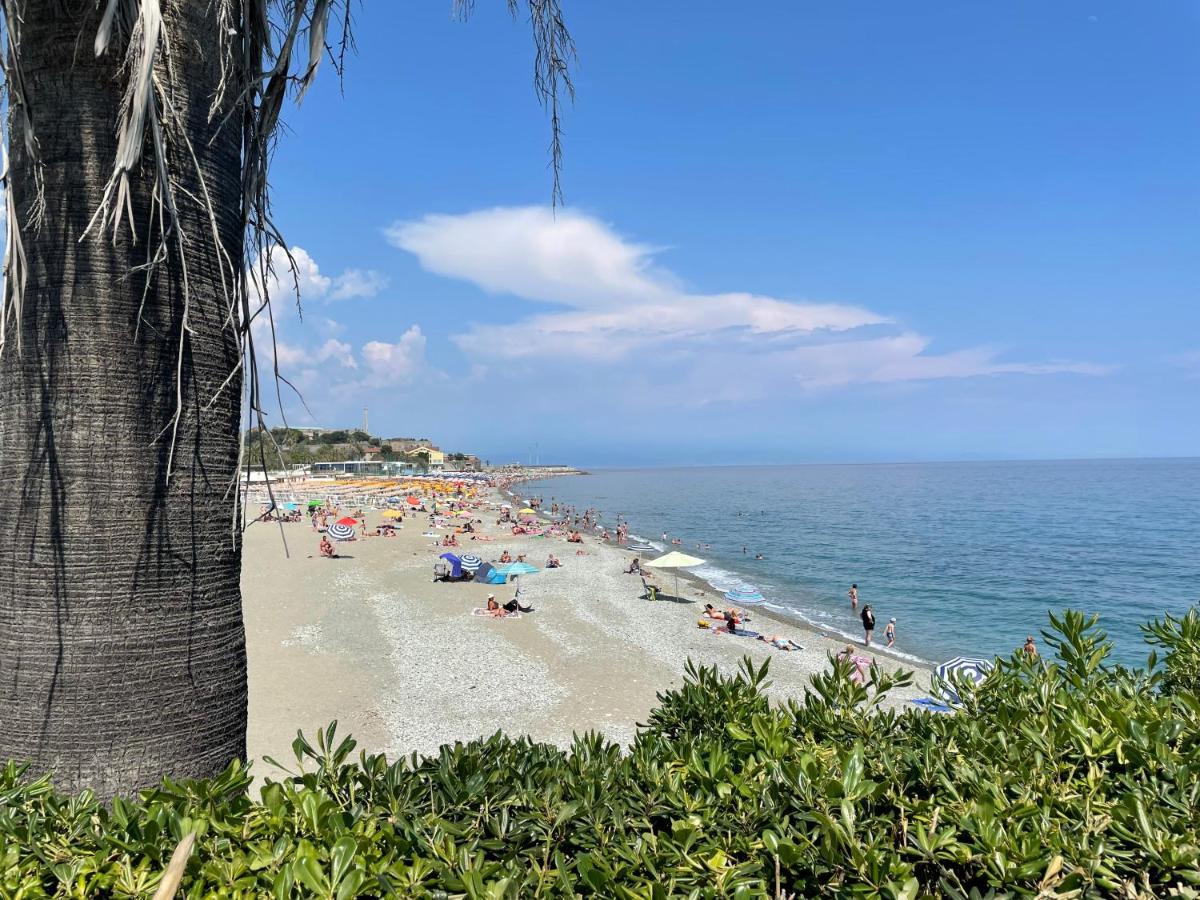 Due Passi Dal Mare Hotel Savona Exterior photo